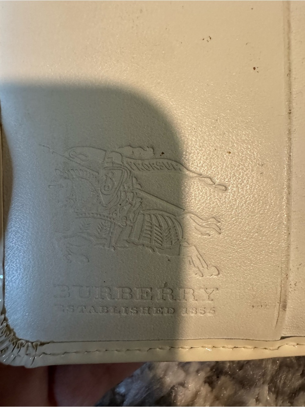 Burberry Women’s Heart Print Cream Wallet - Picture 3 of 6